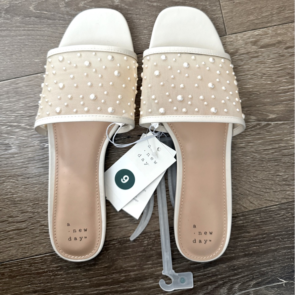 A New Day Pearl Sandals Flip Flops 9 White